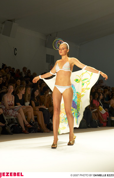 Illustration for article titled Gottex Spring/Summer '08 Show & Scene